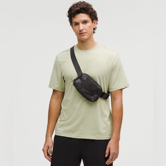 NWT LULULEMON EVERYWHERE BELT BAG 
COLOR HIDDEN HERITAGE LACE BLACK MULTI/BLACK - Picture 6 of 9